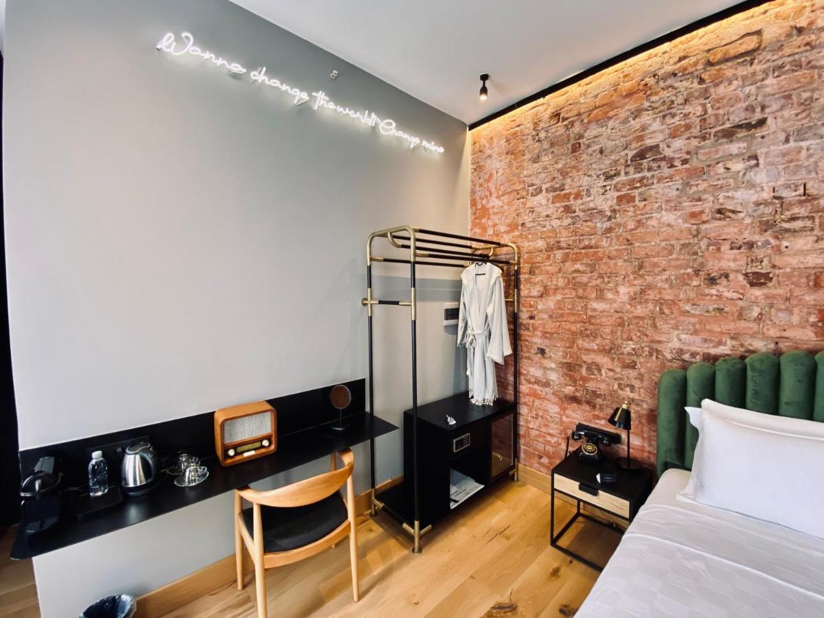 Ruz Hotels Истанбул Екстериор снимка A room at the hotel