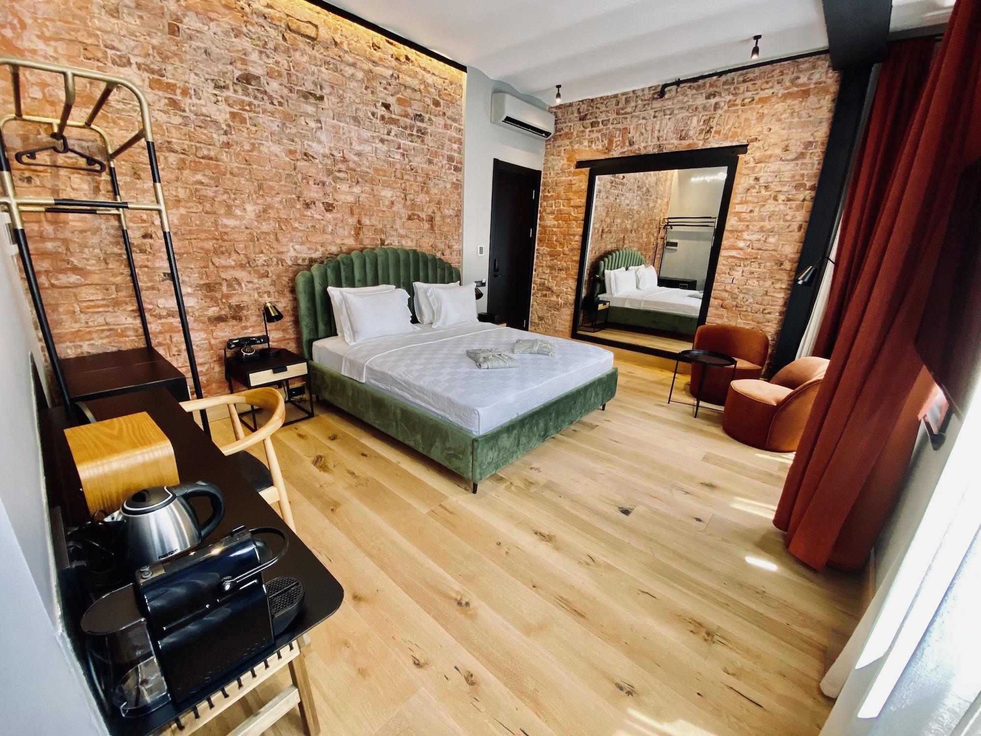 Ruz Hotels Истанбул Екстериор снимка A room at the hotel