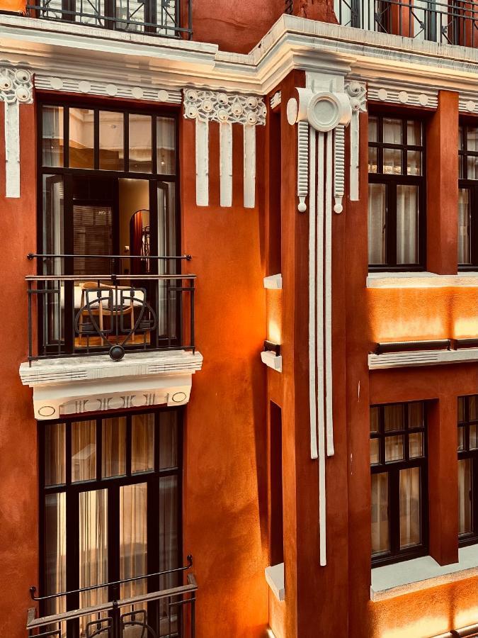 Ruz Hotels Истанбул Екстериор снимка The windows of the hotel