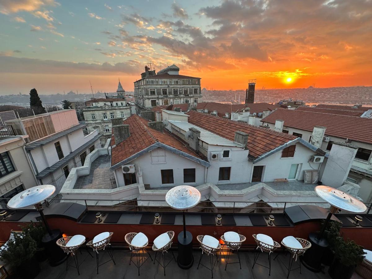 Ruz Hotels Истанбул Екстериор снимка Sunset at the hotel