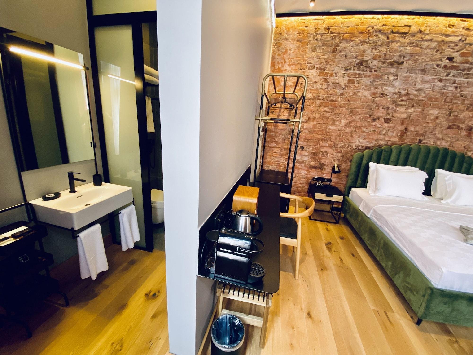 Ruz Hotels Истанбул Екстериор снимка A room at the hotel