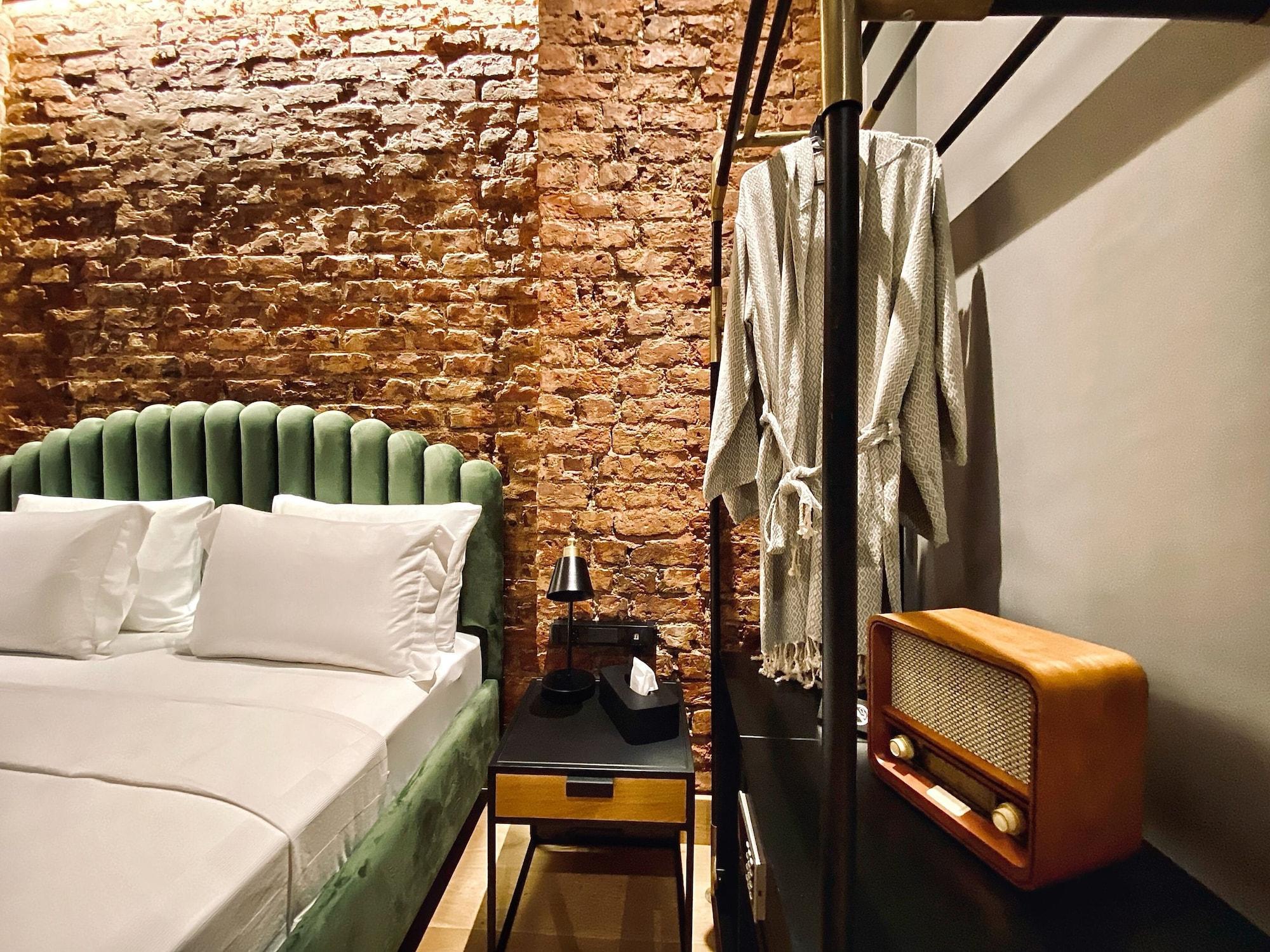 Ruz Hotels Истанбул Екстериор снимка A room at the hotel