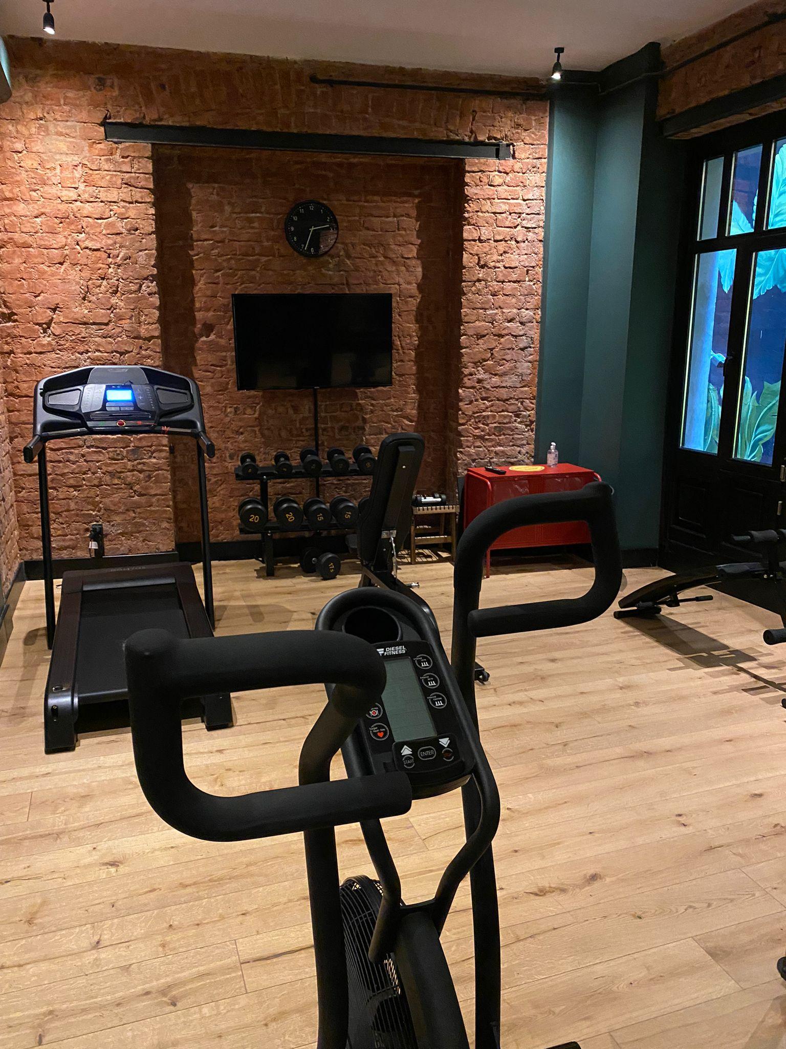 Ruz Hotels Истанбул Екстериор снимка A home gym