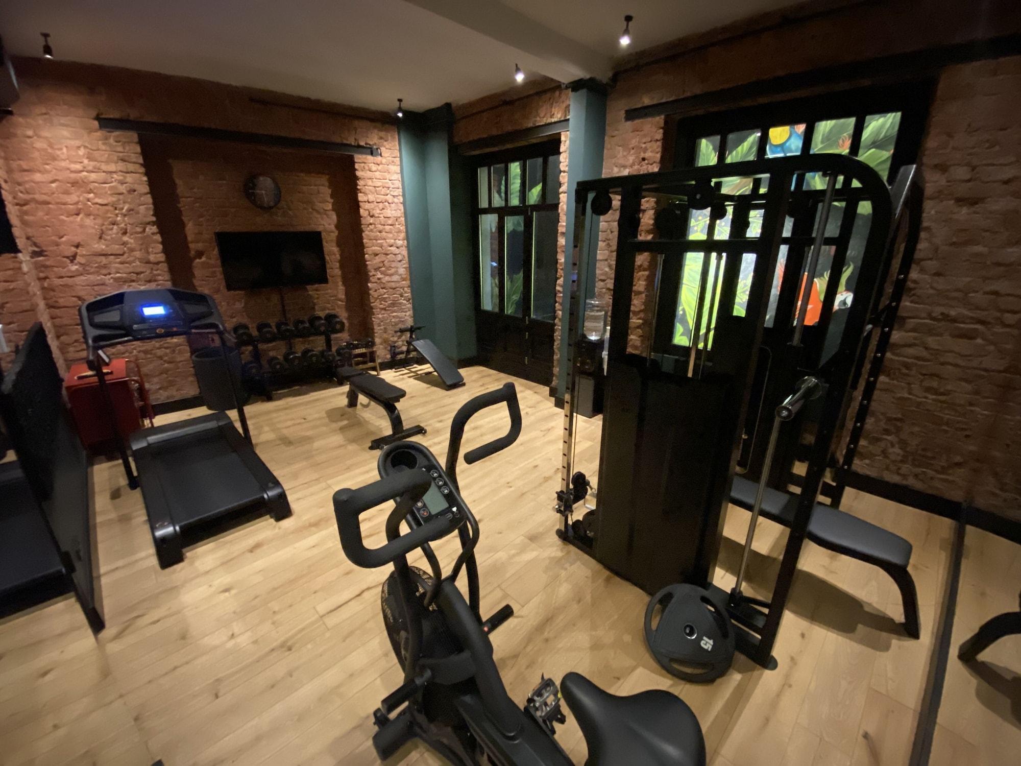 Ruz Hotels Истанбул Екстериор снимка The gym at the hotel