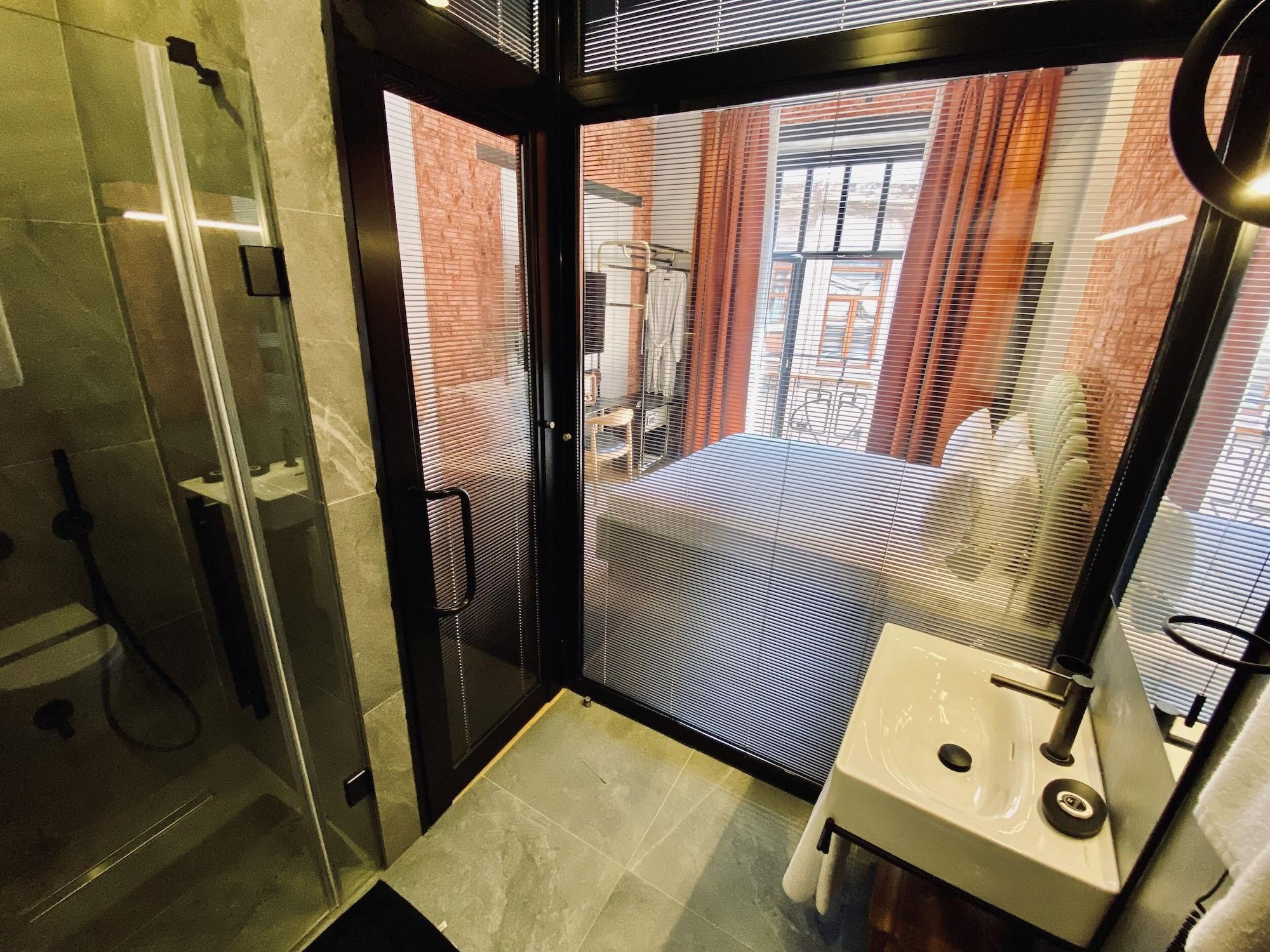 Ruz Hotels Истанбул Екстериор снимка Bathroom