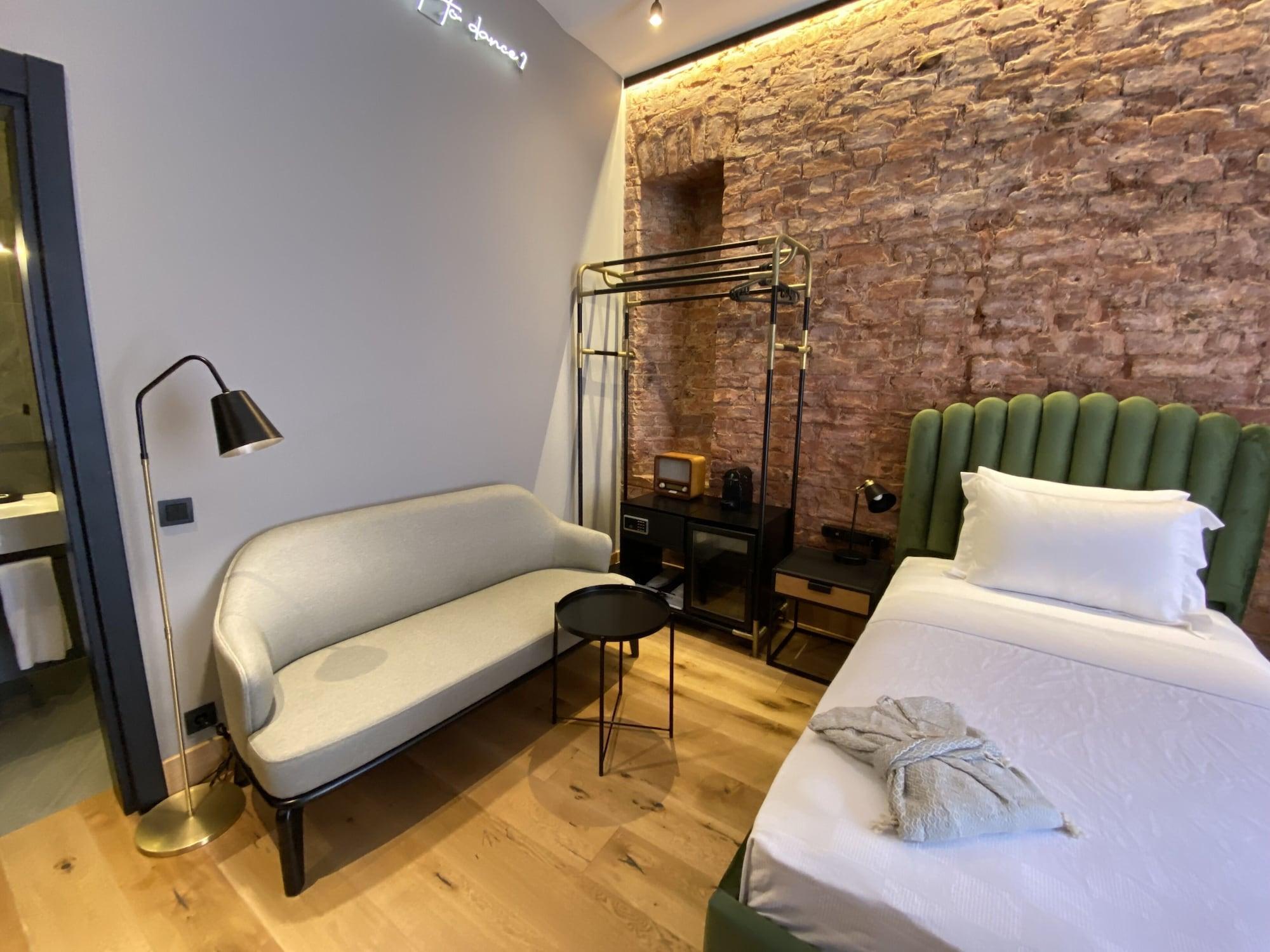 Ruz Hotels Истанбул Екстериор снимка A room at the hotel