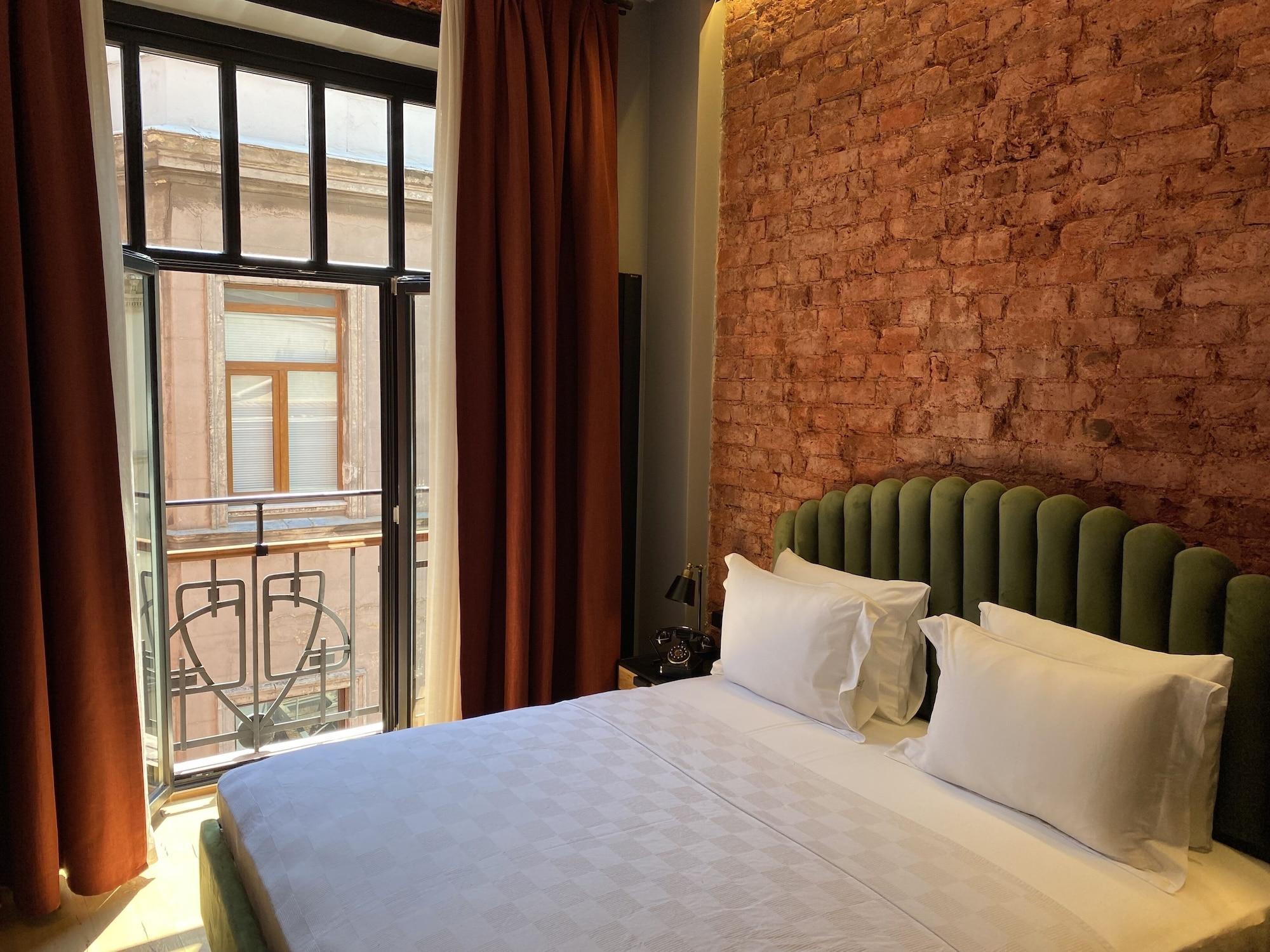 Ruz Hotels Истанбул Екстериор снимка A room at the hotel