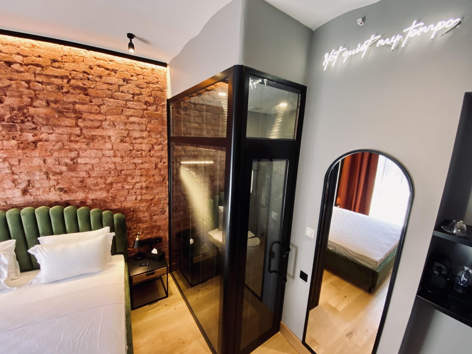 Ruz Hotels Истанбул Екстериор снимка A room at the hotel